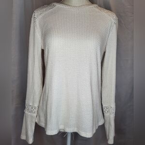 Violets Are Blue | off white  Long sleeve knit sweater | Size M